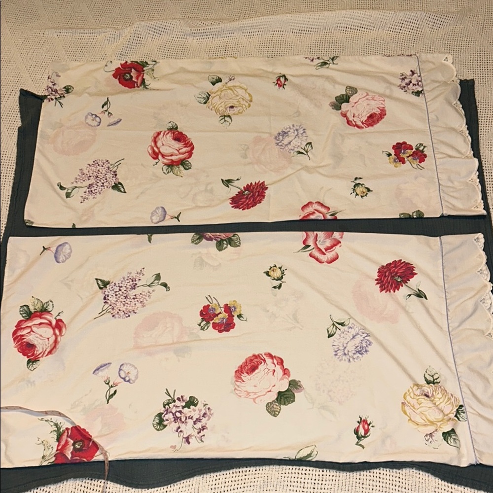 JP STEVENS Floral Pillowcases USA Made Red Flowers & Lilacs on White